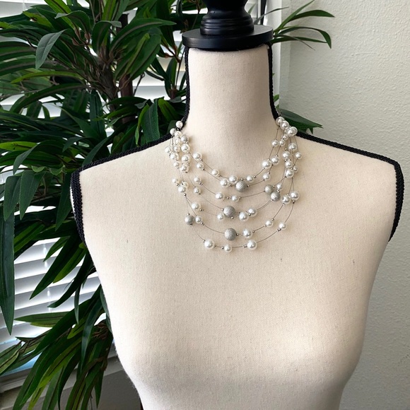 NWOT Faux Pearl+Silver Accent Statement Necklace - Picture 3 of 4